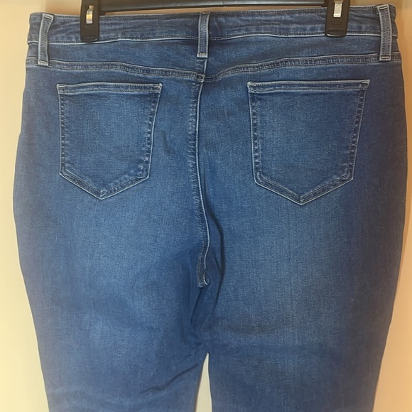 Chico's Blue Ankle Cropped Jeans Classic Style size 16 or 3 / preowned - Picture 5 of 8